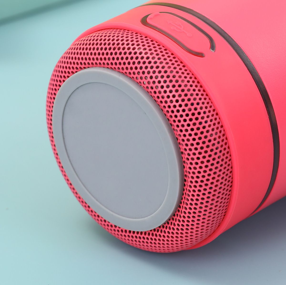 14oz Insulated Can Cooler with Built-in Bluetooth Speaker